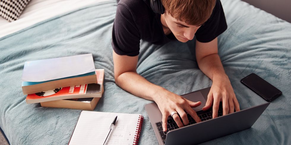 DORM ROOM BEDDING SETS TO HELP YOU SLEEP COMFORTABLY