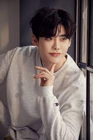  8 Lee Jong-suk:  